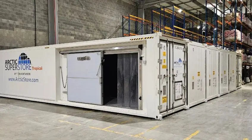 Modułowa instalacja kontenerów chłodniczych tworząca jednostkę SuperStore